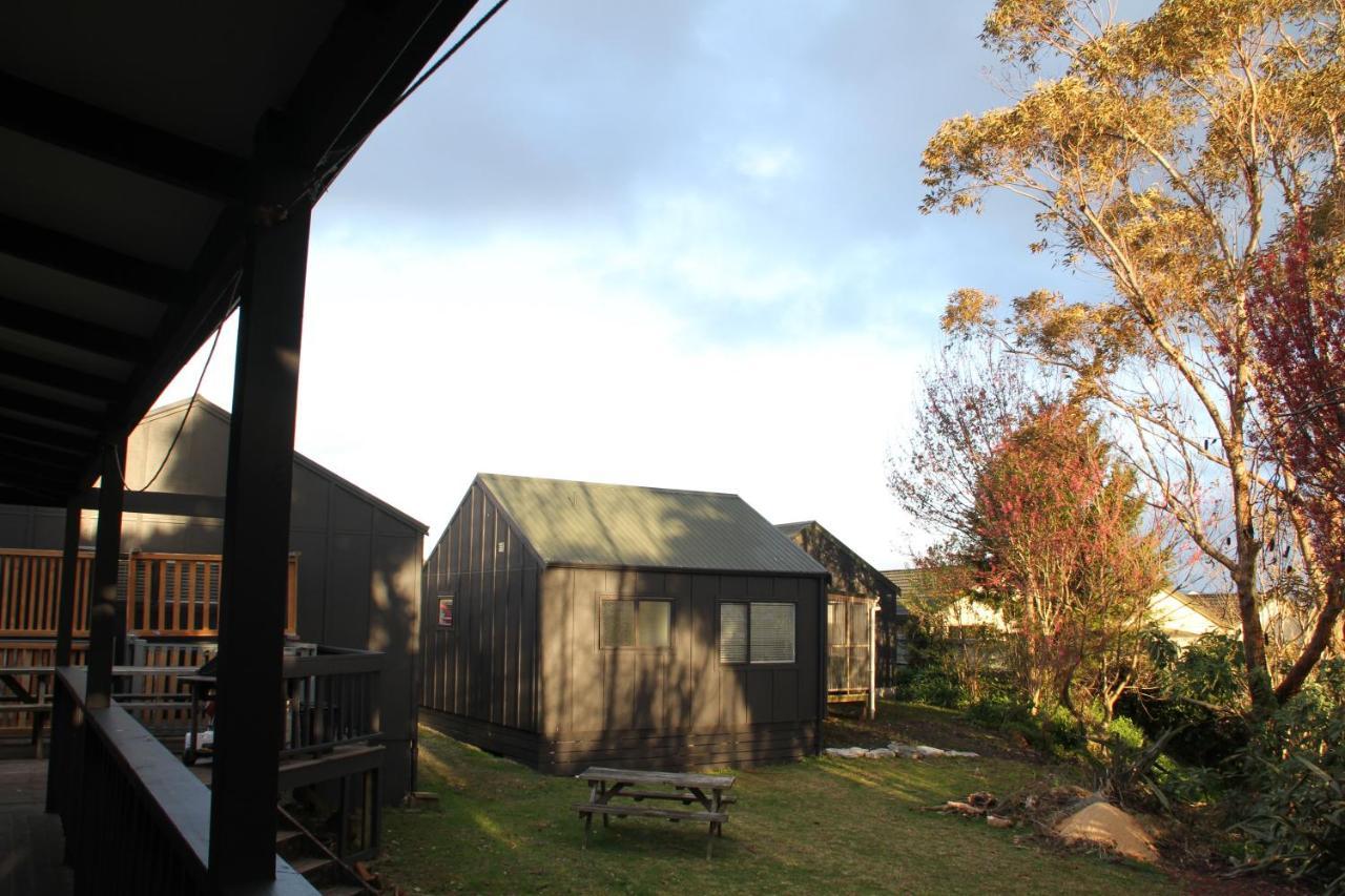 Hugo & Carters Backpackers & Motel Tauranga Dış mekan fotoğraf The Village