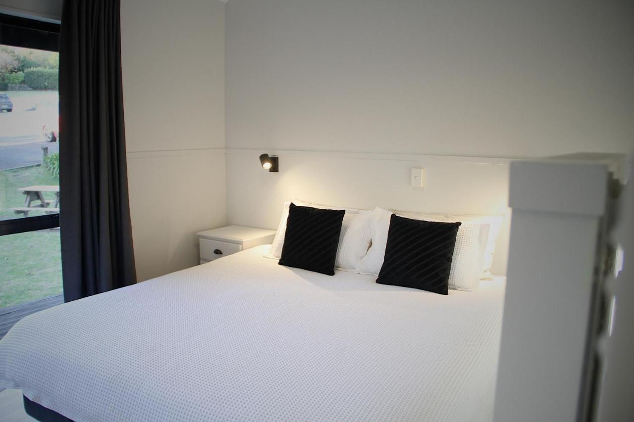 Hugo & Carters Backpackers & Motel Tauranga Dış mekan fotoğraf A bedroom at the hotel
