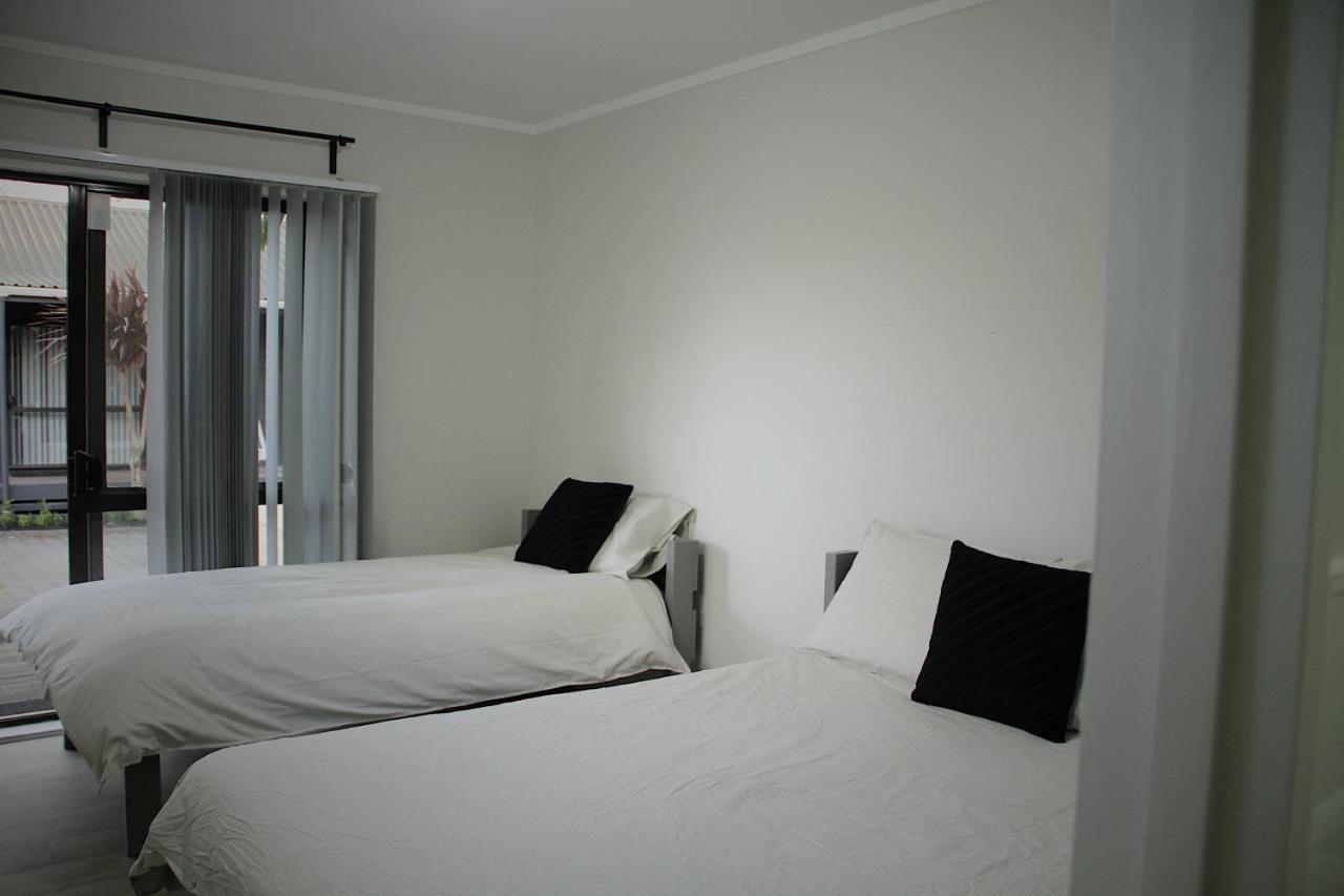 Hugo & Carters Backpackers & Motel Tauranga Dış mekan fotoğraf A bedroom at the hotel
